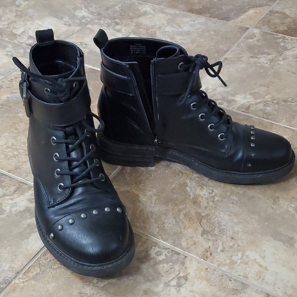 Combat boots